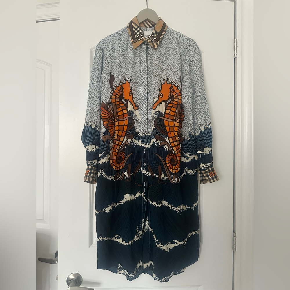 Burberry 100 Silk Seahorse Print Shirt Dress with Heritage Check Collar Cuffs 4 - Picture 3 of 11